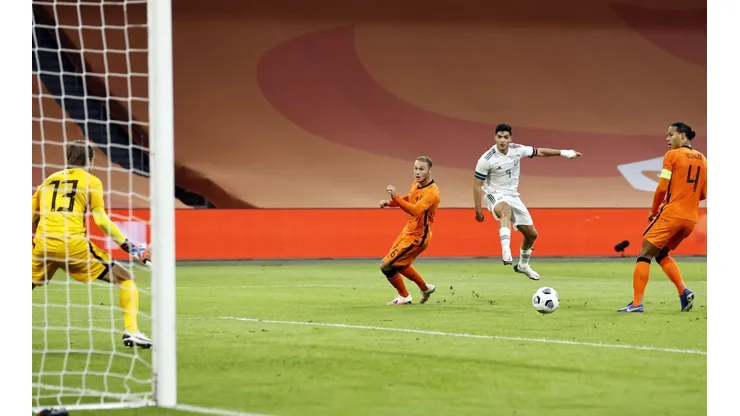 Raúl Jiménez y Virgil Van Dijk compartieron 45 minutos