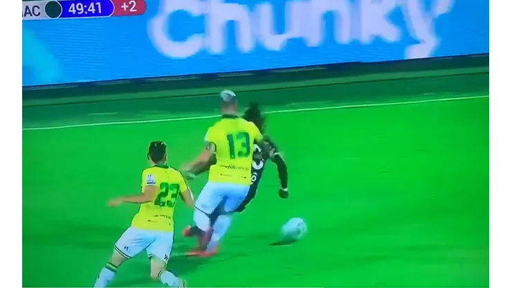 El VAR hizo expulsar a un jugador de Bucaramanga y hay polémica total