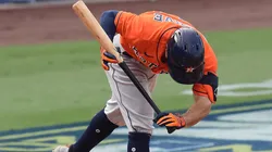 José Altuve recibe pelotazo contra los Athletics