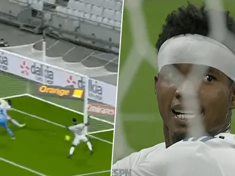 Video: dos jugadores de Lyon erraron un gol insólito al lado de la línea