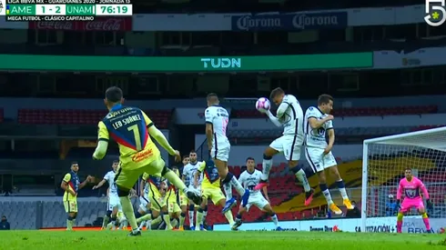 Se cansaron: Iniestra fue destruido en las redes después de su claro penal