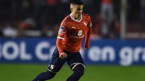 Fabricio Bustos durante un partido de Independiente.