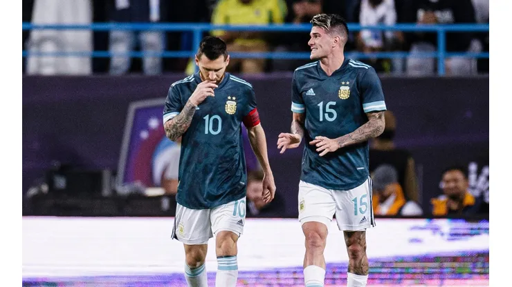 Foto de Lionel Messi y Rodrigo De Paul, jugadores de la Selección Argentina.