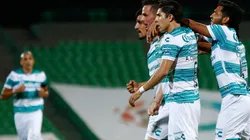 Santos Laguna presume jersey en conmemoración al cáncer de mama.