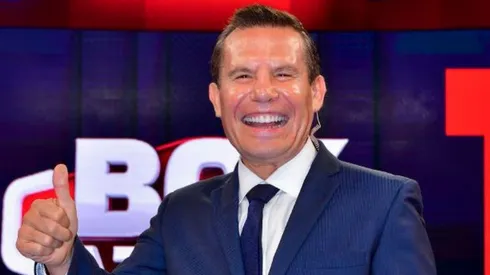 Chávez se mostró con jerse de Chivas.