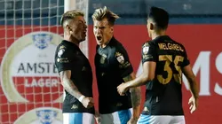 De un golazo de penal, Racing le ganó a Nacional y pelea por ser líder