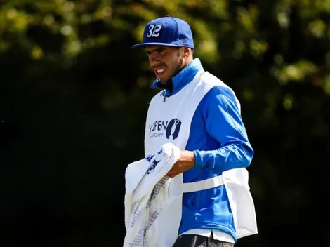 Tevez subió foto jugando al golf con su hermano y "uno que pasaba"