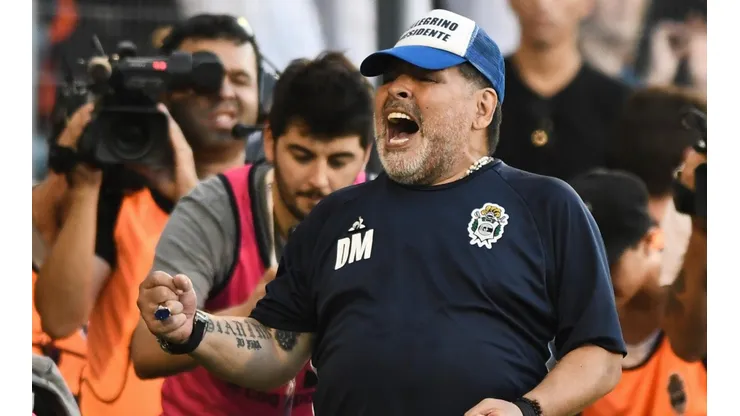 Diego Armando Maradona, entrenador de Gimnasia.
