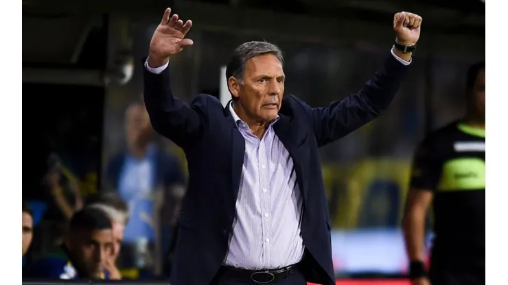 Miguel Ángel Russo diseña la alineación de Boca.