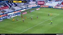 Gol de Tigres ante Rayados de onterrey en el Clásico Regio