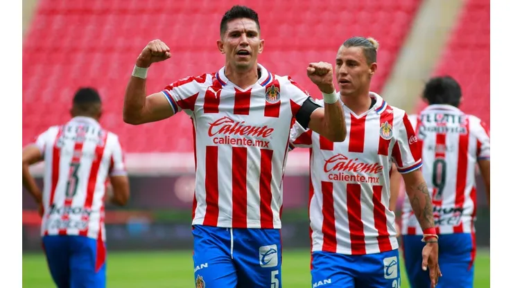 Jesús Molina luego de su gol con Chivas