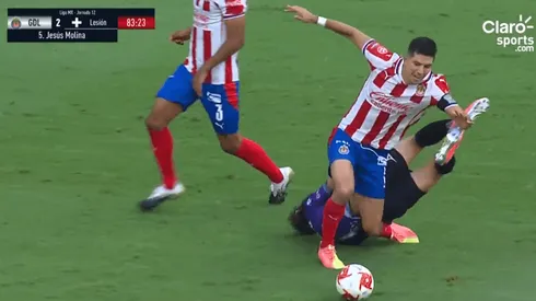 Escalofriante lesión de Jesús Molina en Chivas