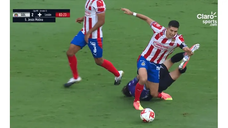 Escalofriante lesión de Jesús Molina en Chivas