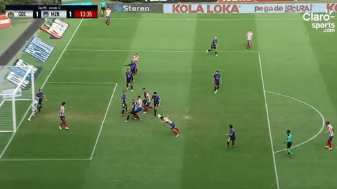 Jesús Molina marcó un golazo para Chivas.