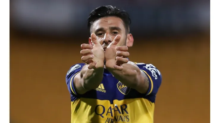 Eduardo Salvio y uno de sus festejos.