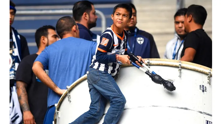 Afición de Rayados prepara sorpresa previo al Cláscio Regio.