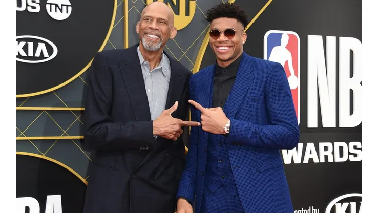 Kareem Abdul-Jabbar con Giannis Antetokounmpo (Getty)