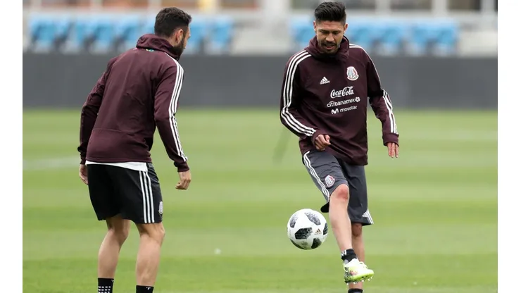 Oribe Peralta y Miguel Layún (Getty)