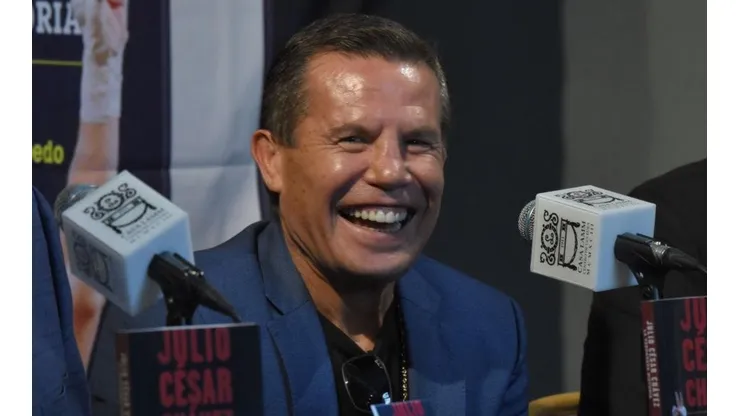 Julio César Chávez le lanzó un tiro a David Faitelson. (Getty)