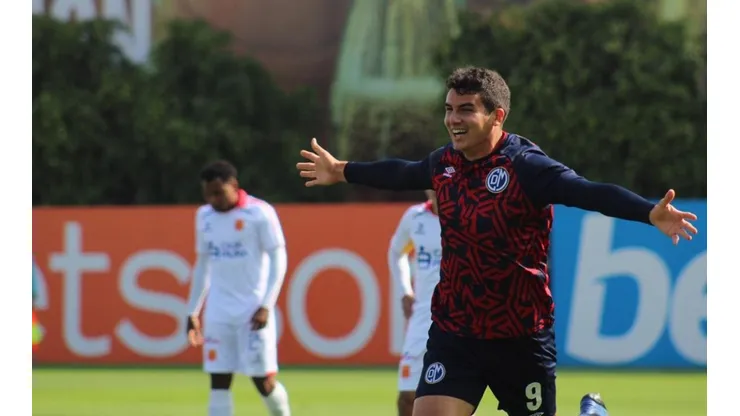 Matias Succar es uno de los goleadores del torneo local.