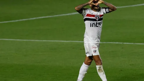 Dani Alves, todavía jugador de Sao Paulo.