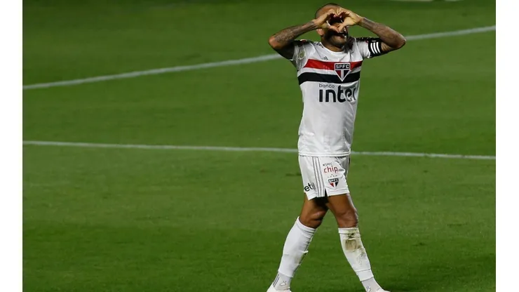 Dani Alves, todavía jugador de Sao Paulo.