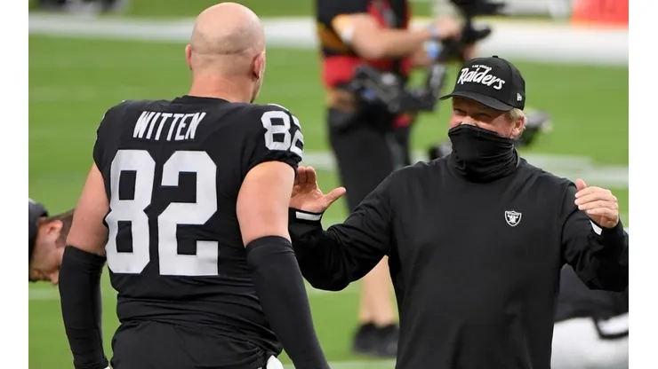 Jon Gruden celebra primer triunfo en casa de los Raiders | Foto: Getty Images