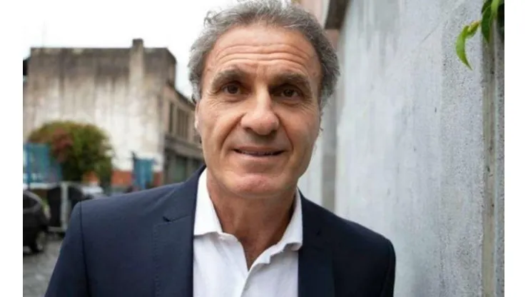 Oscar Ruggeri nunca pasa desapercibido.