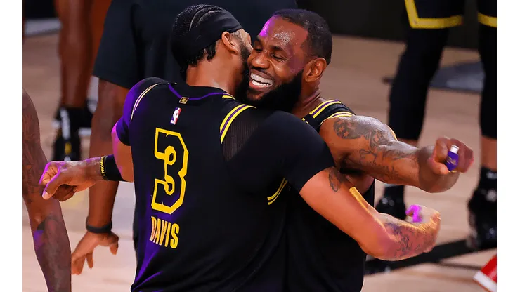 Anthony Davis y LeBron James (Getty Images)