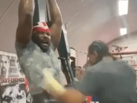 Derek Chisora se hizo golpear duro para grabarle un saludo a Usyk