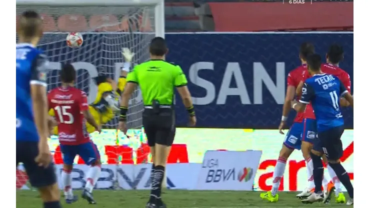 ¡Al ángulo! Meza pone arriba a Rayados ante San Luis