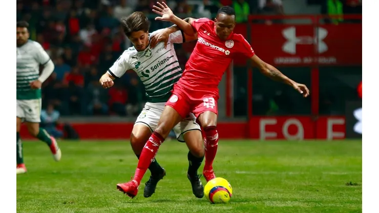 Santos Laguna derrotó por 2-1 a Toluca.