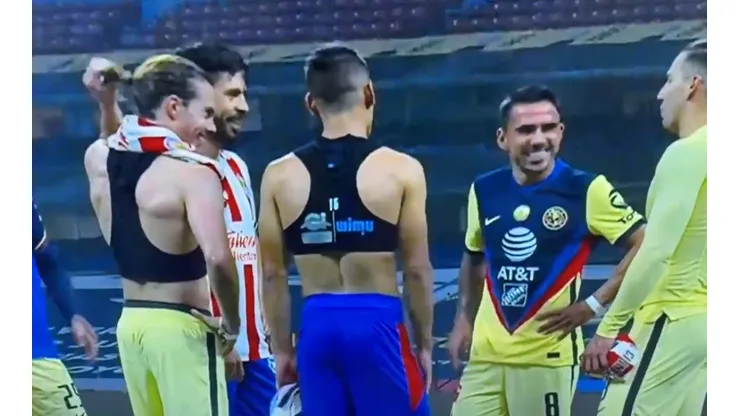 La gran polémica: jugadores de Chivas y América intercambiaron playeras
