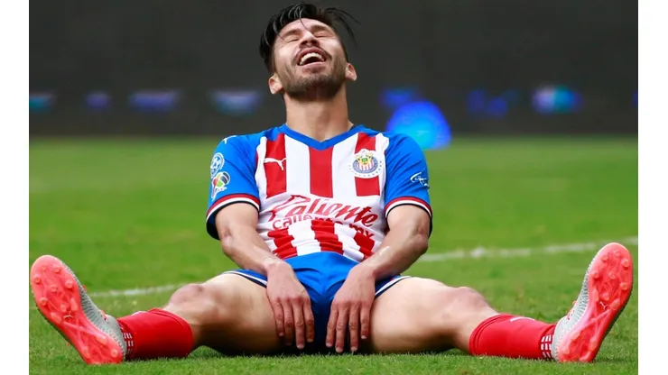 Afición de Chivas, muy enojada con Oribe Peralta.
