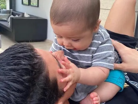 Ternura total: Samuel ya se puso la camiseta de su padre en el Everton