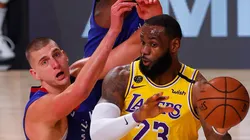 Nikola Jokic y LeBron James (Getty)