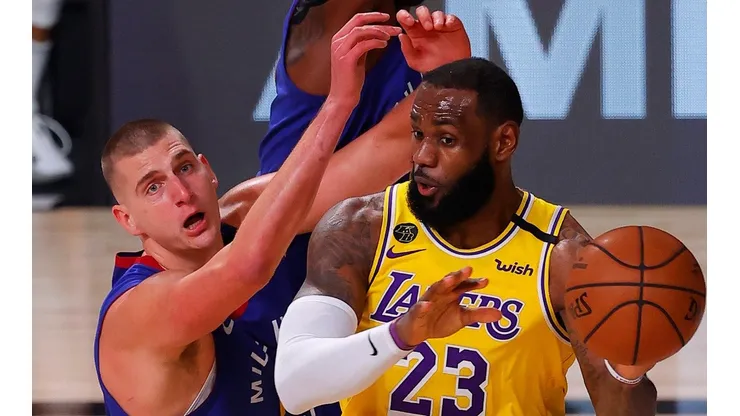 Nikola Jokic y LeBron James (Getty)
