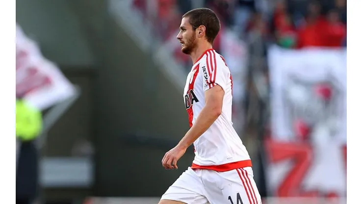 Joaquín Arzura defendiendo la camiseta de River.