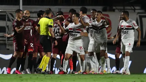 Foto del encuentro entre River y Sao Paulo en Brasil.