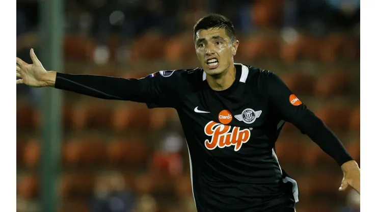 Óscar Cardozo con la camiseta de Libertad de Paraguay.