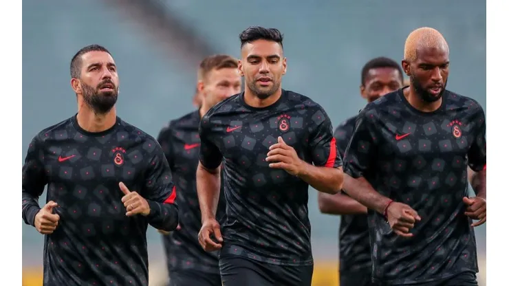 Arda Turán, Radamel Falcao y Ryan Babel.