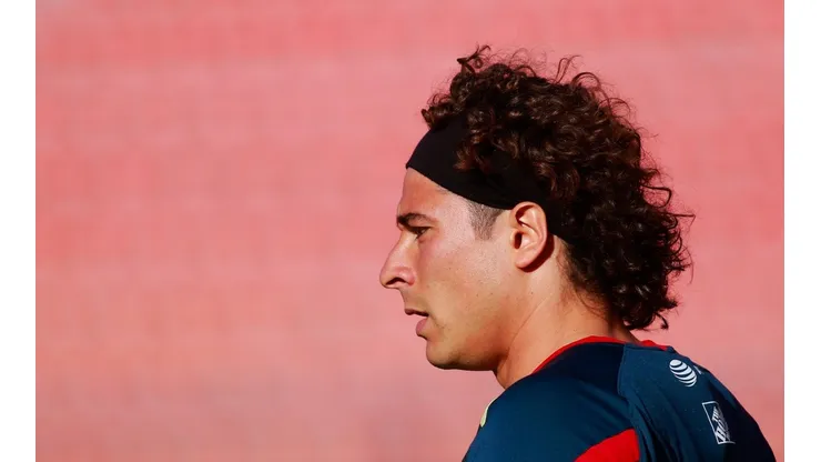Guillermo Ochoa opinó sobre los porteros de las Chivas