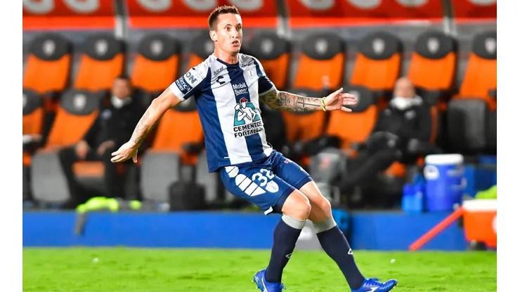 Leo Ramos mostró cómo le quedó la pierna tras el golpe de Aké Loba.