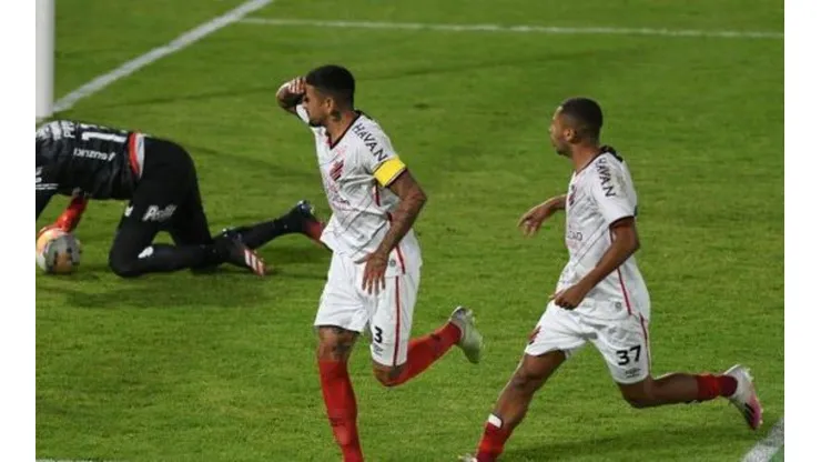Bendita, Copa: Paranaense le remontó a Wilstermann a los ¡91 minutos!
