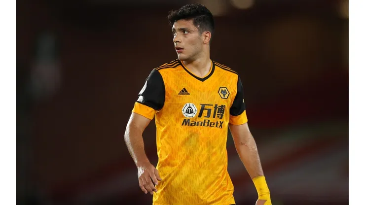 Raúl Jiménez llegó a 100 partidos disputados en Inglaterra.