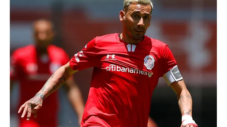 A Rubens Sambueza lo vieron en las gradas apoyando al equipo femenil de Toluca.