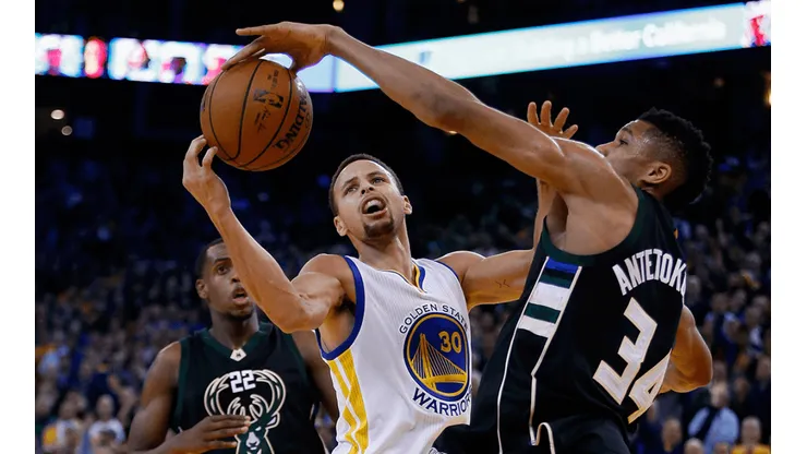 Stephen Curry y Giannis Antetokounmpo (Getty Images)