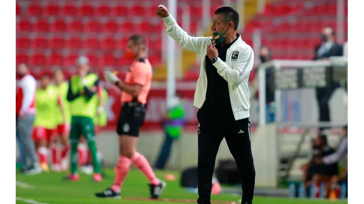 Ignacio Ambríz advirtió a sus jugadores previo al duelo ante Pumas.
