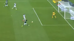 ¡Cómo remató! Mena abrió la cuenta para León