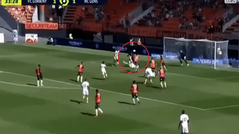 El argentino Facundo Medina, del Lens, clavó un golazo de chilena en la Ligue 1